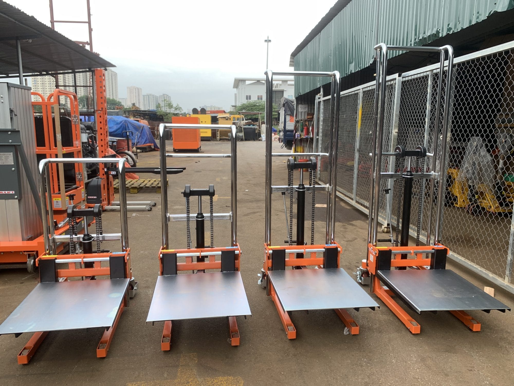 Bí Mật Chọn Mua Xe Nâng Tay Cao Phù Hợp Cho Doanh Nghiệp 3 Bí Mật Chọn Mua Xe Nâng Tay Cao