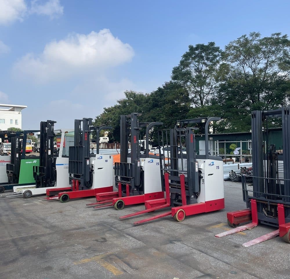 Xe nâng điện đứng lái