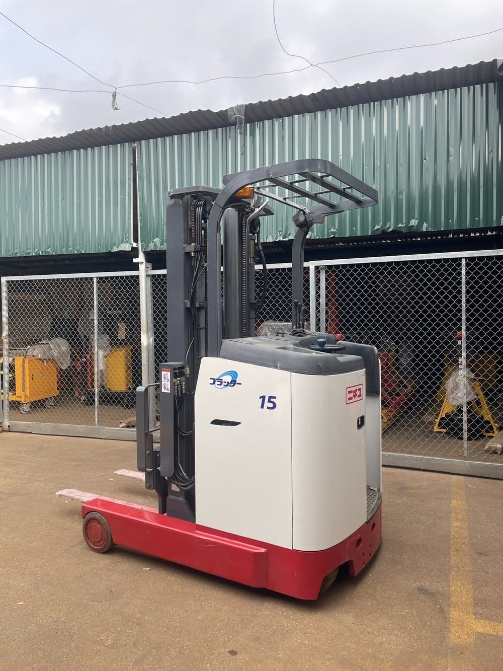 Xe nâng điện đứng lái cũ Nichiyu 1.5T 5M