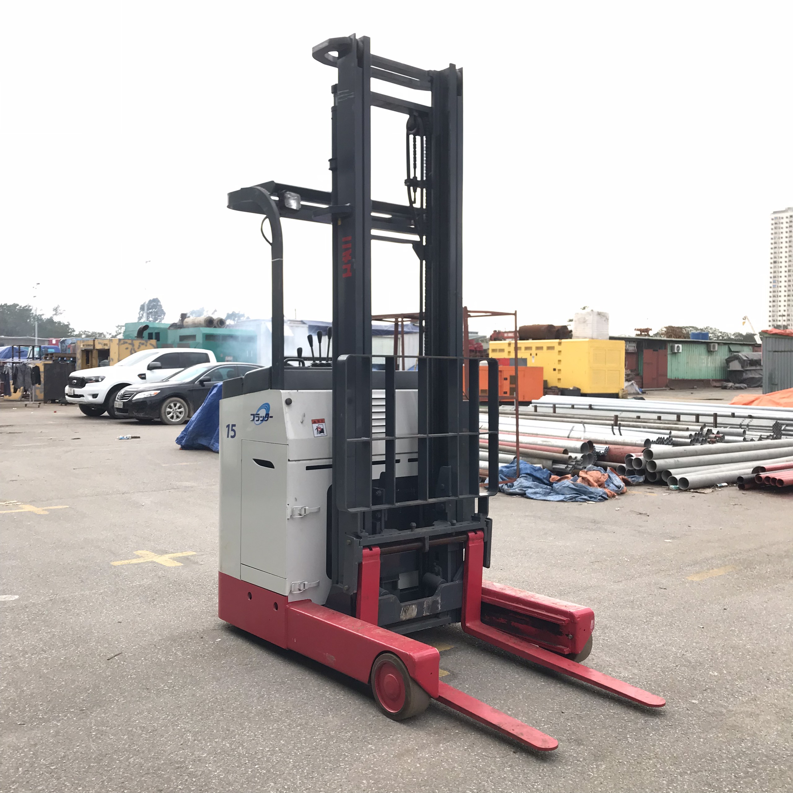Xe nâng điện đứng lái kho lạnh