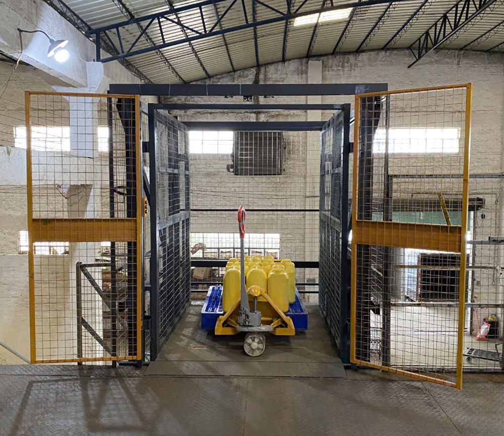 Cung cấp thang nâng xe máy điện trong cửa hàng hai tầng 1 thang nâng xe máy điện trong cửa hàng