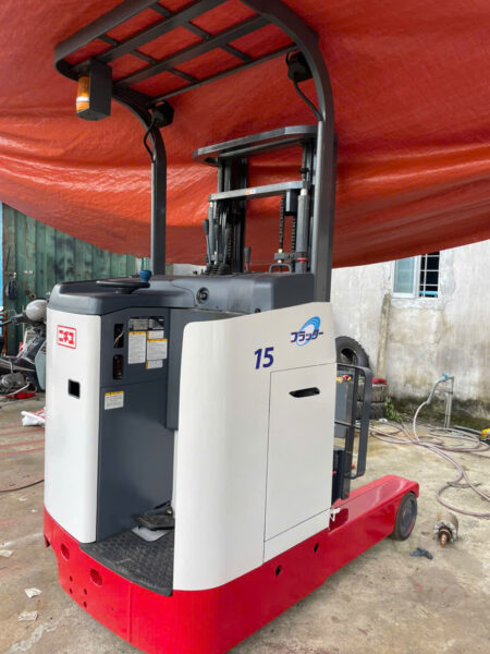 Xe nâng kho lạnh đứng lái giá rẻ