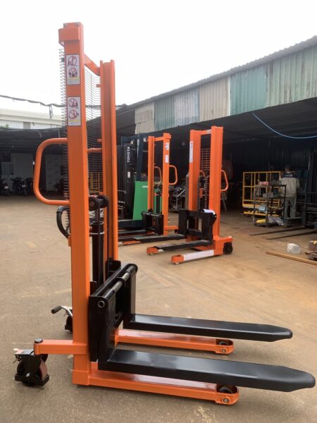 Xe Nâng Stacker Kho Lạnh