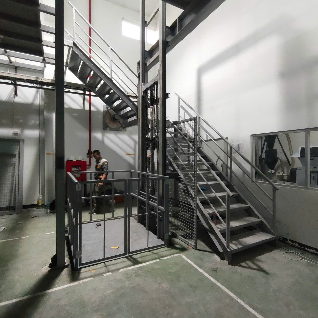 Thang nâng xe máy thủy lực 300kg hiệu quả 3 Thang nâng xe máy thủy lực 300kg