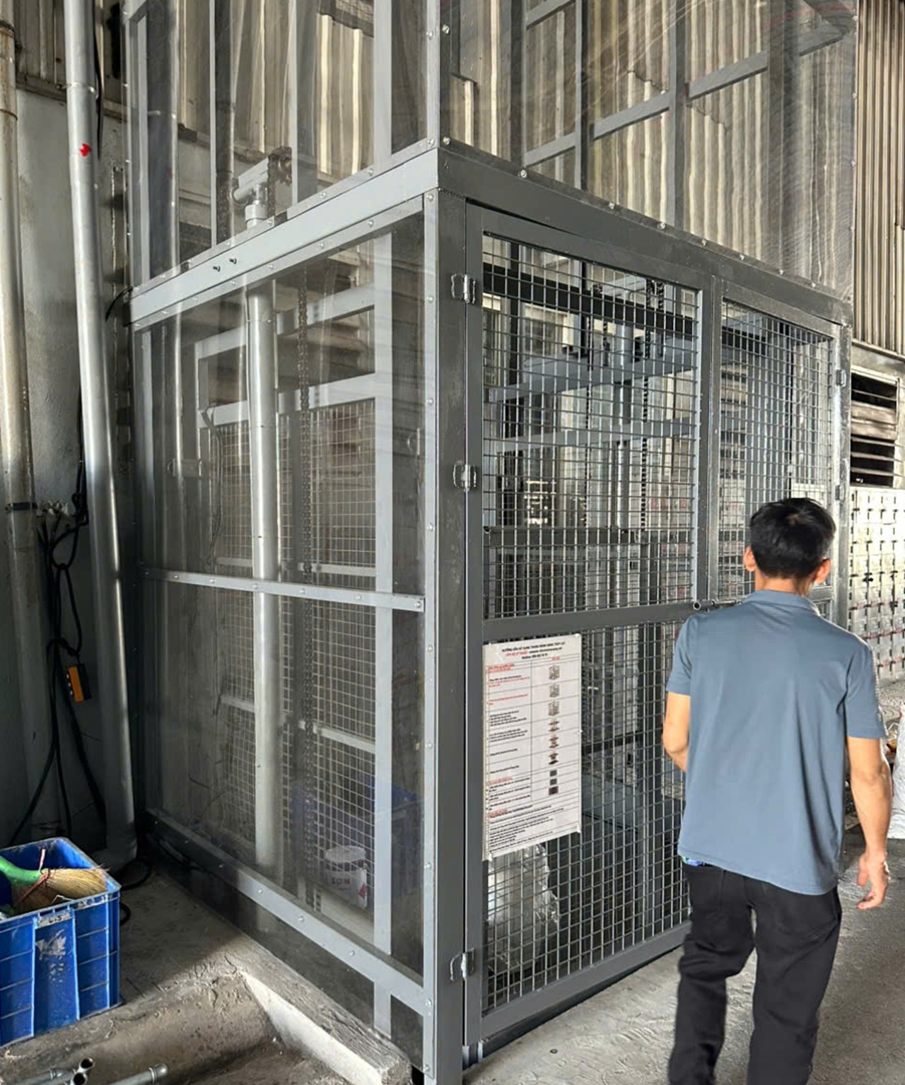 thang máy nâng hàng 1 tấn 2 tấn 3 tấn