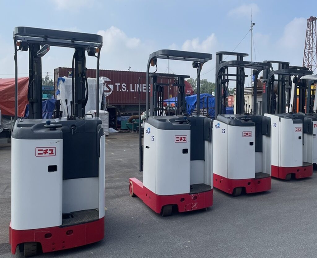 Xe nâng điện đứng lái