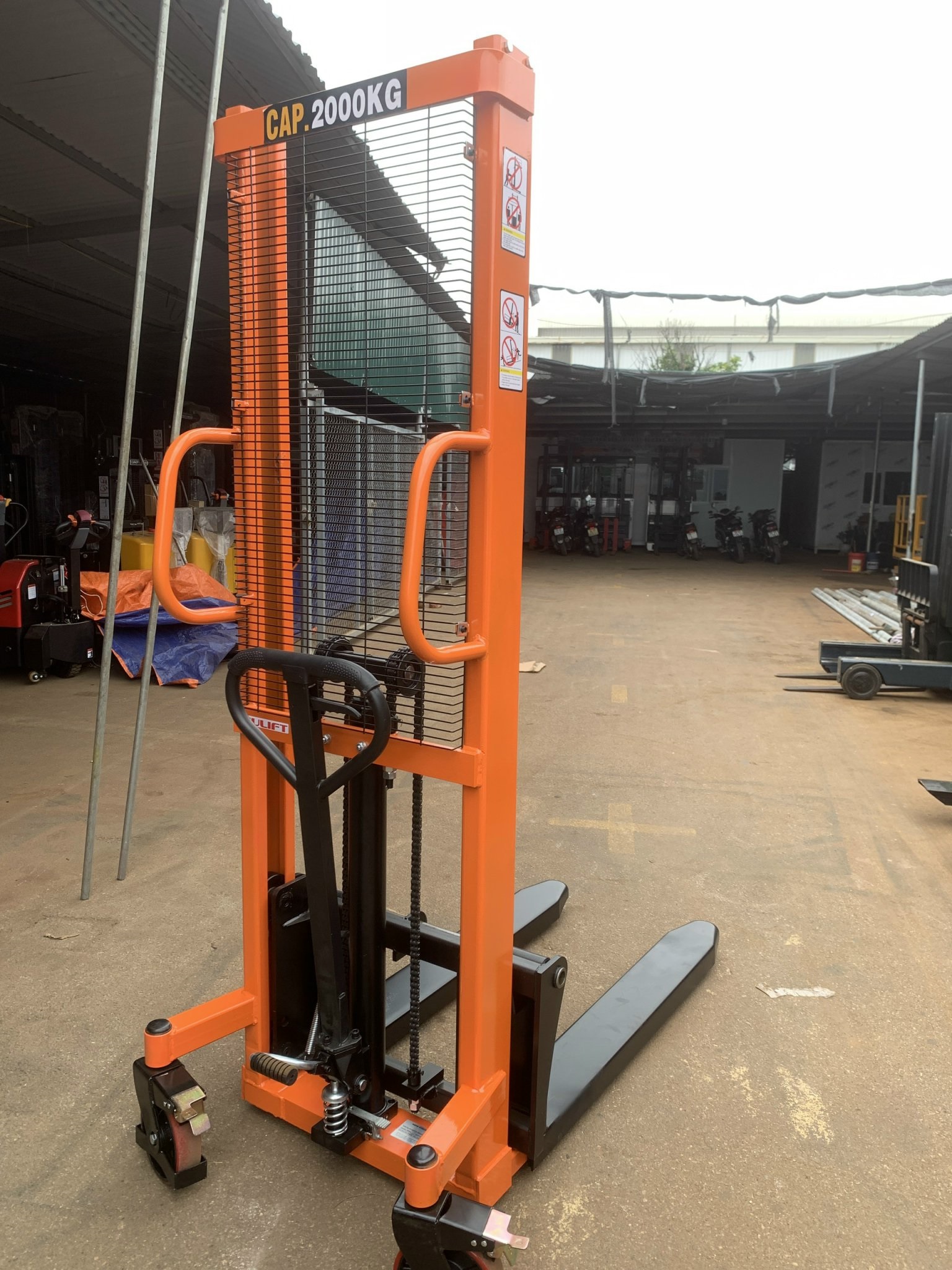 Top 6 Xe Nâng Tay Cao Được Mua Nhiều Nhất Hiện Nay 8 Top 6 xe nâng tay cao - xe nâng tay cao 2 tấn