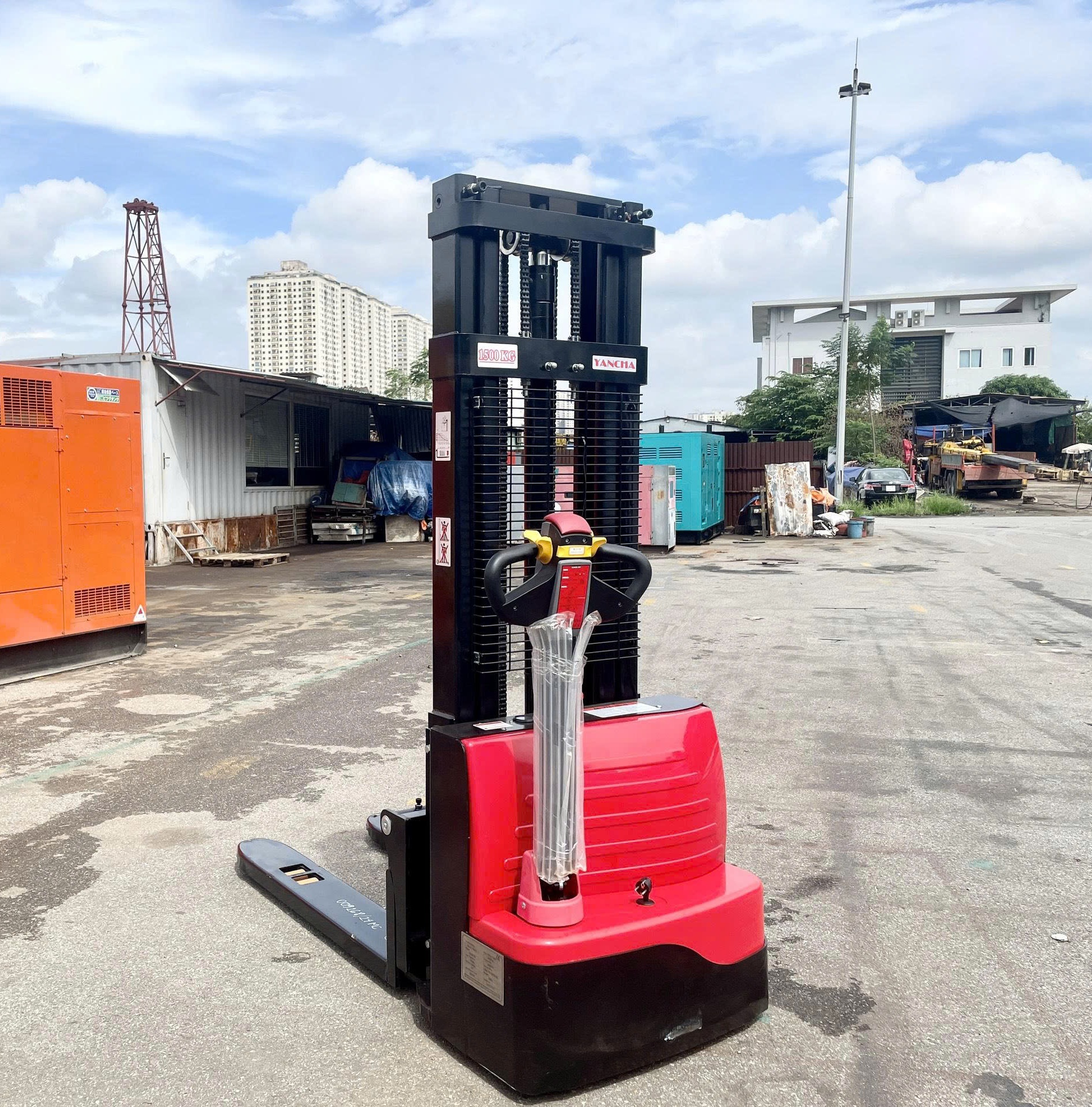 xe nâng điện lithium