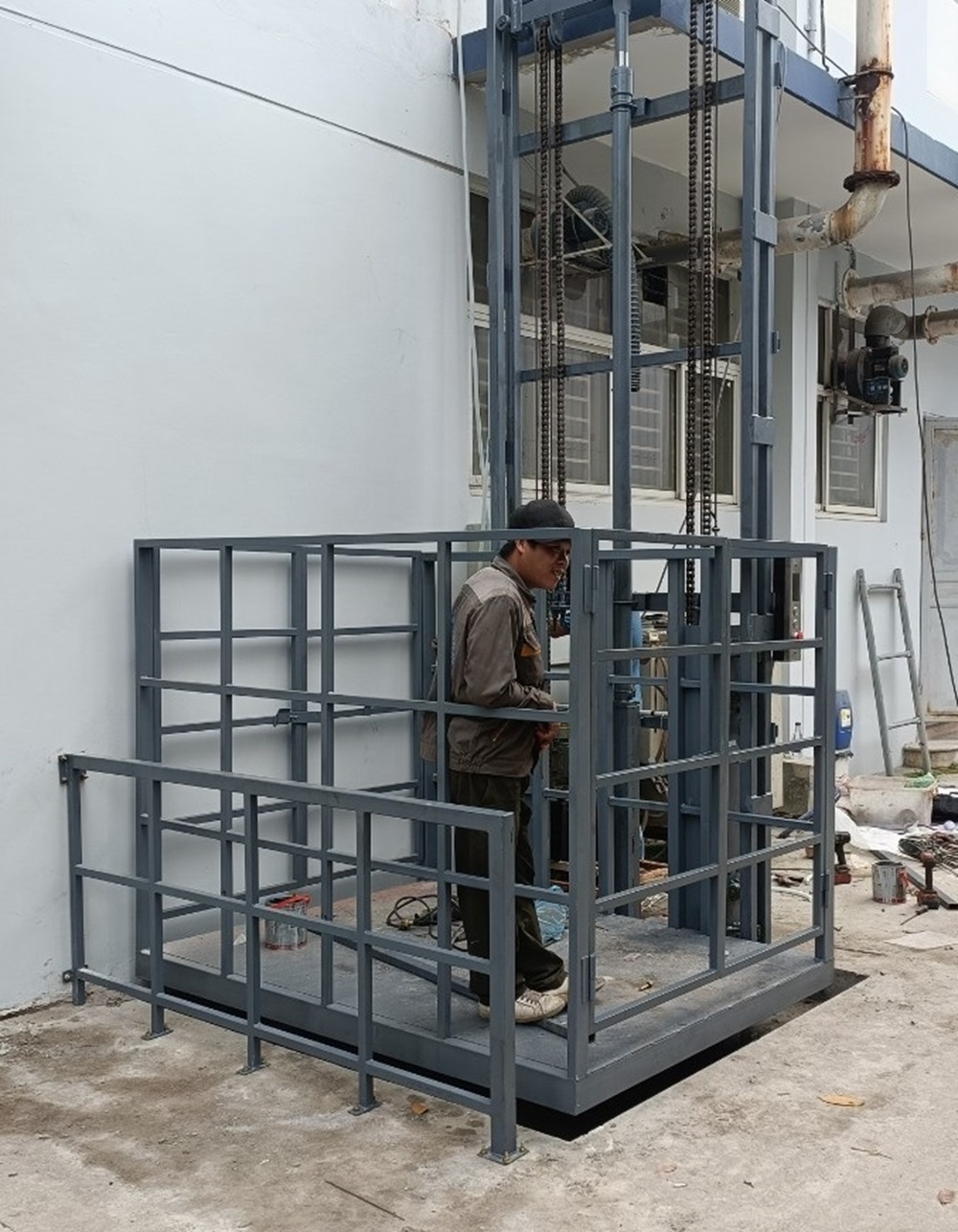 Thang nâng xe máy thủy lực 300kg hiệu quả 1 thang nâng xe máy thủy lực 300kg