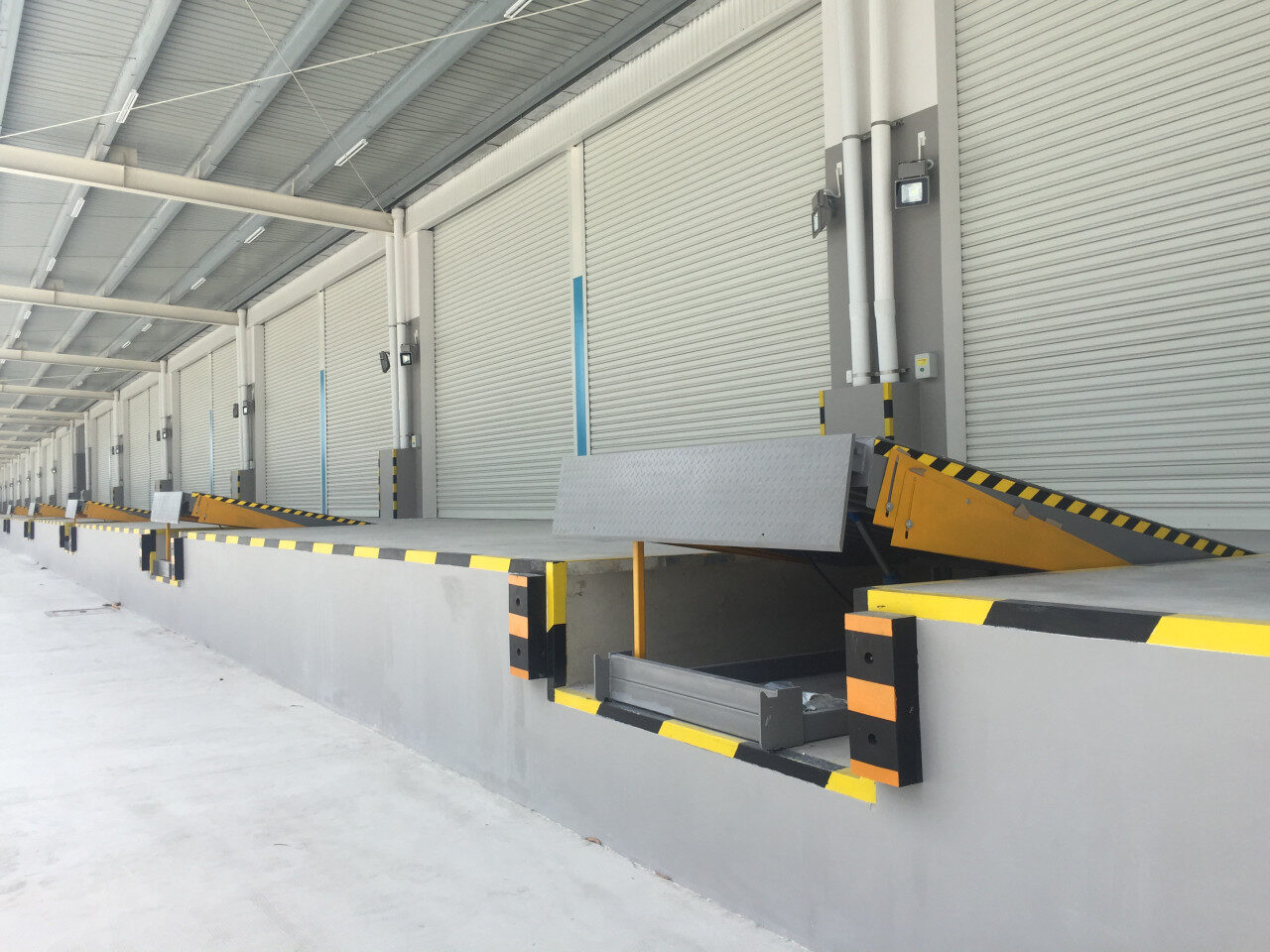 sàn nâng dock leveler