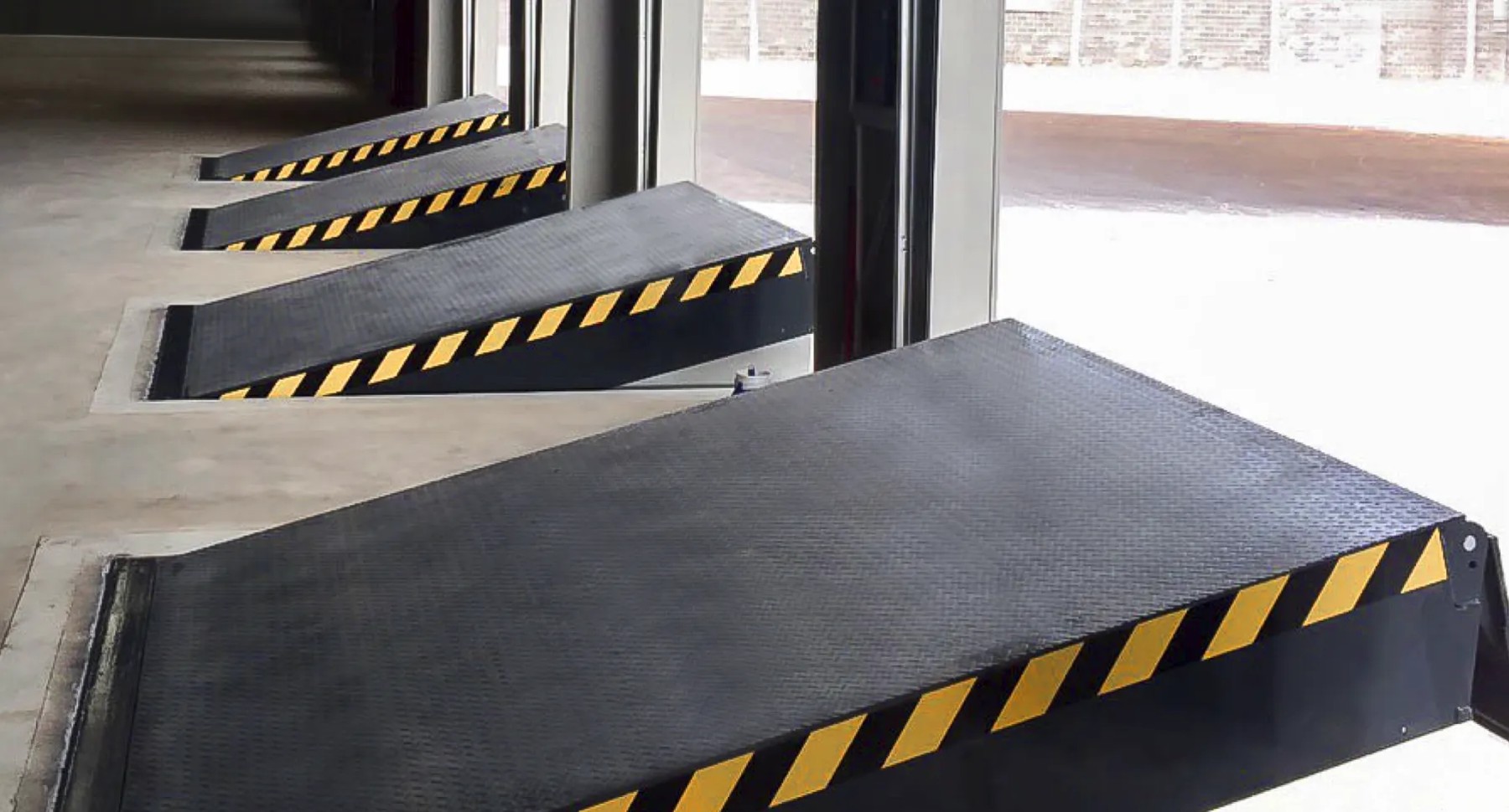 Báo Giá Dock Leveler Waylift Chính Hãng Tốt Nhất 2026 4 sàn nâng dock leveler