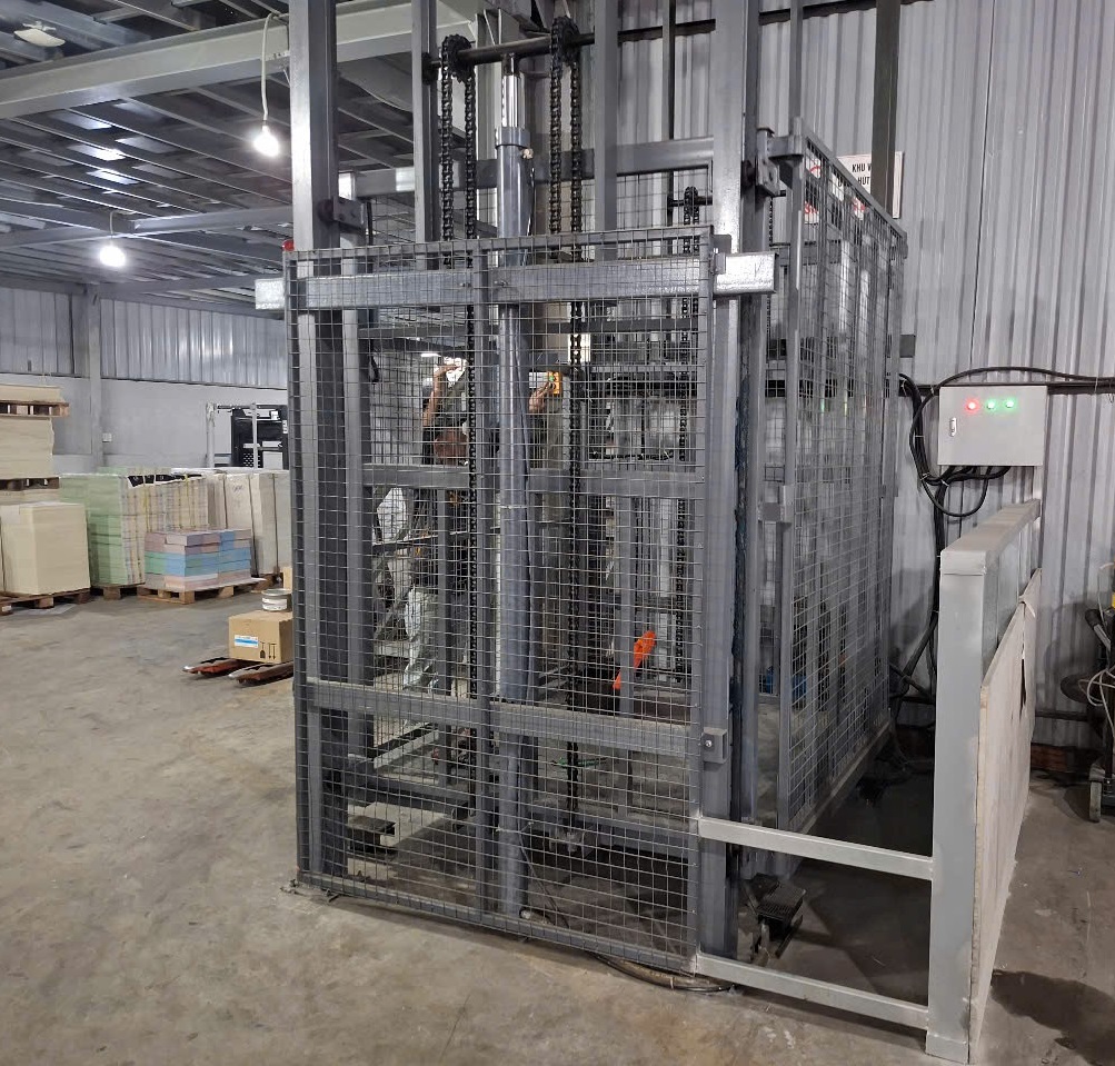 Đầu tư thang nâng hàng nhập khẩu cho kho hàng 6 Đầu tư thang nâng hàng