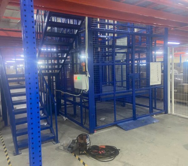 Đầu tư thang nâng hàng