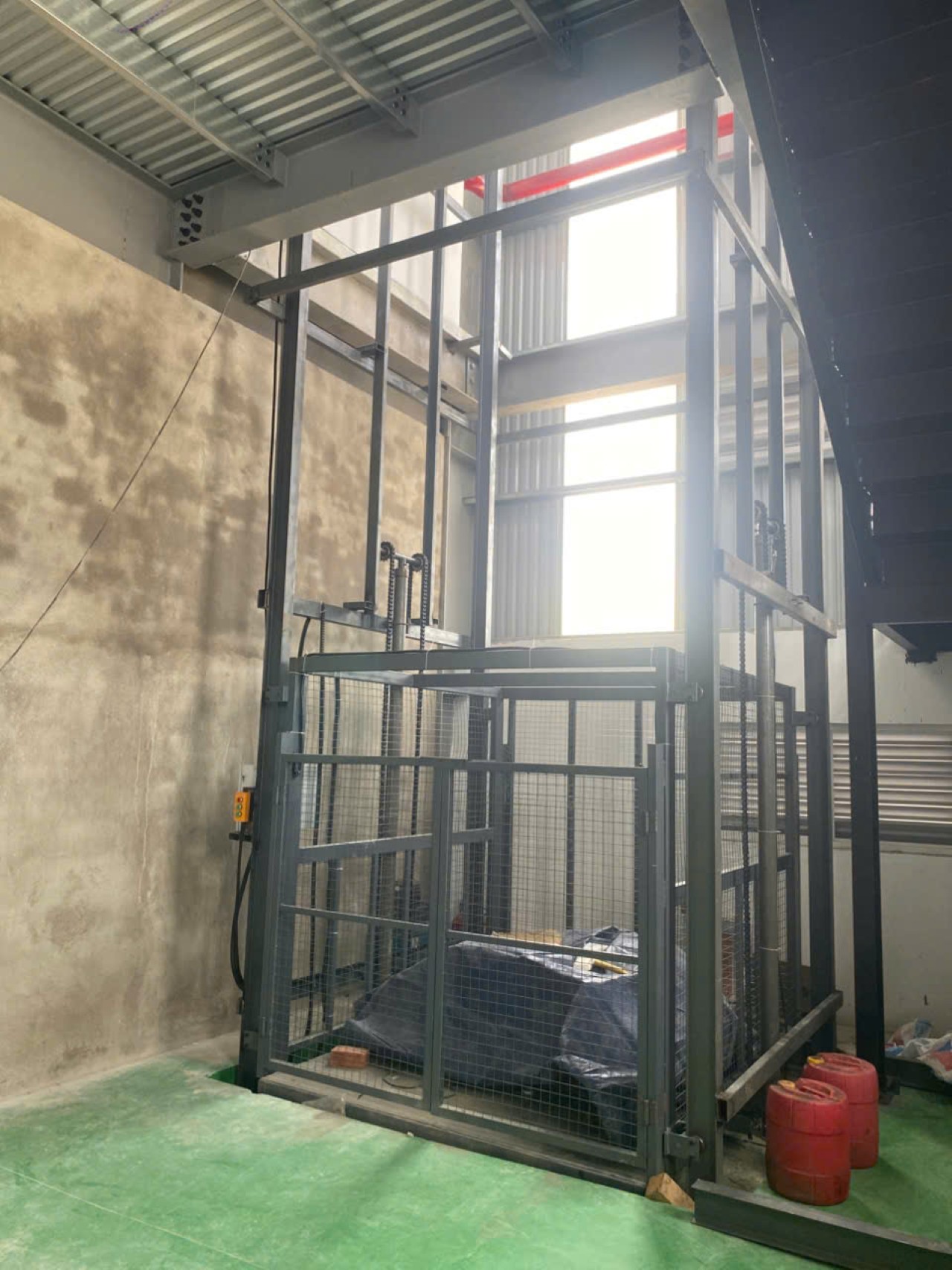 Thang nâng hàng nhập khẩu chính hãng (1)