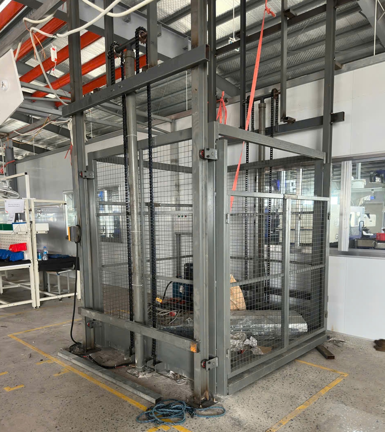 Thang Máy Nâng Hàng Nhập Khẩu Nguyên Bộ Lắp Đặt Trong 15 ngày 15 Thang máy nâng hàng nhập khẩu thủy lực