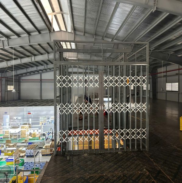 Thang máy nâng hàng nhập khẩu thủy lực