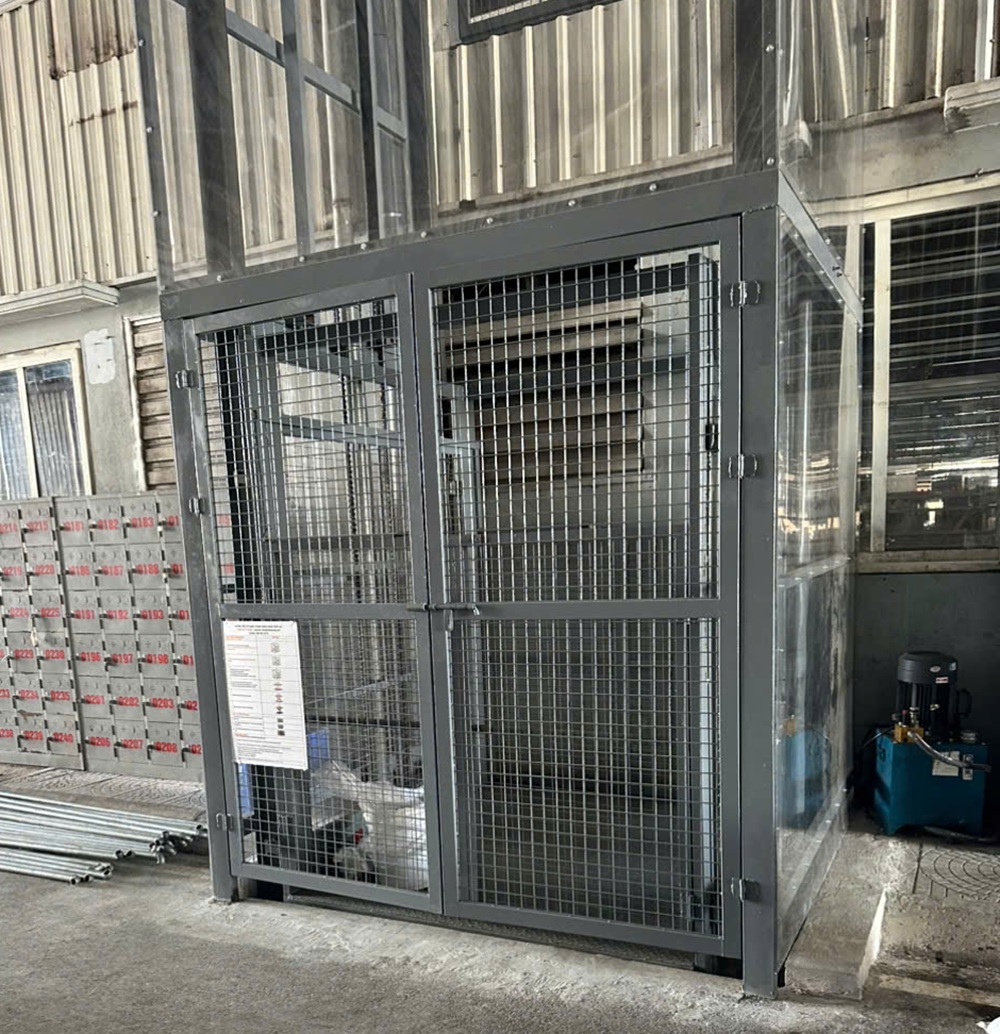 Thang tải hàng 4000kg (4 tấn) nhập khẩu lắp đặt trong 10 ngay 7 thang tải hàng 4000kg