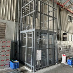 thang tải hàng 4000kg