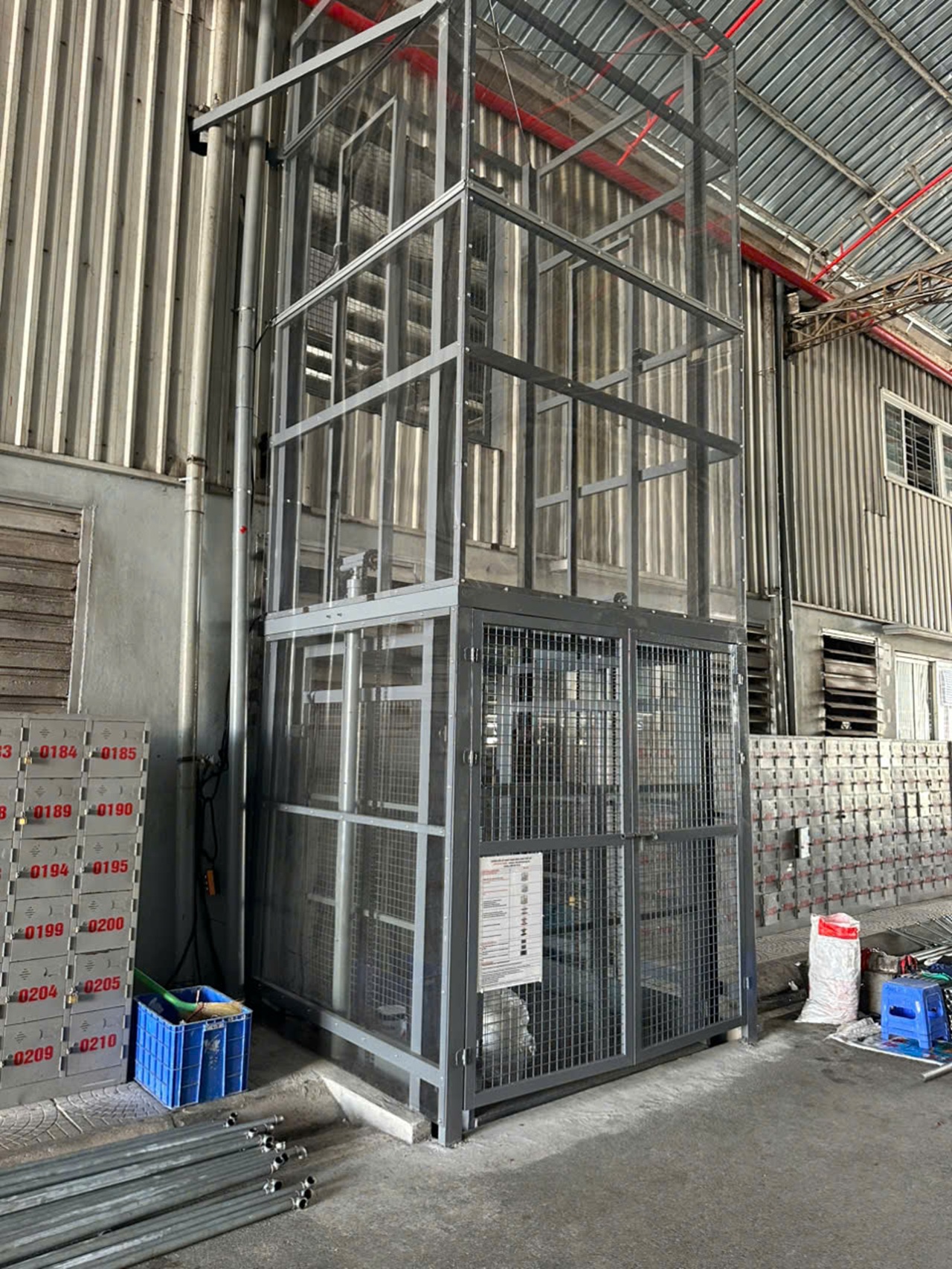 Thang tải hàng 4000kg (4 tấn) nhập khẩu lắp đặt trong 10 ngay 5 thang tải hàng 4000kg