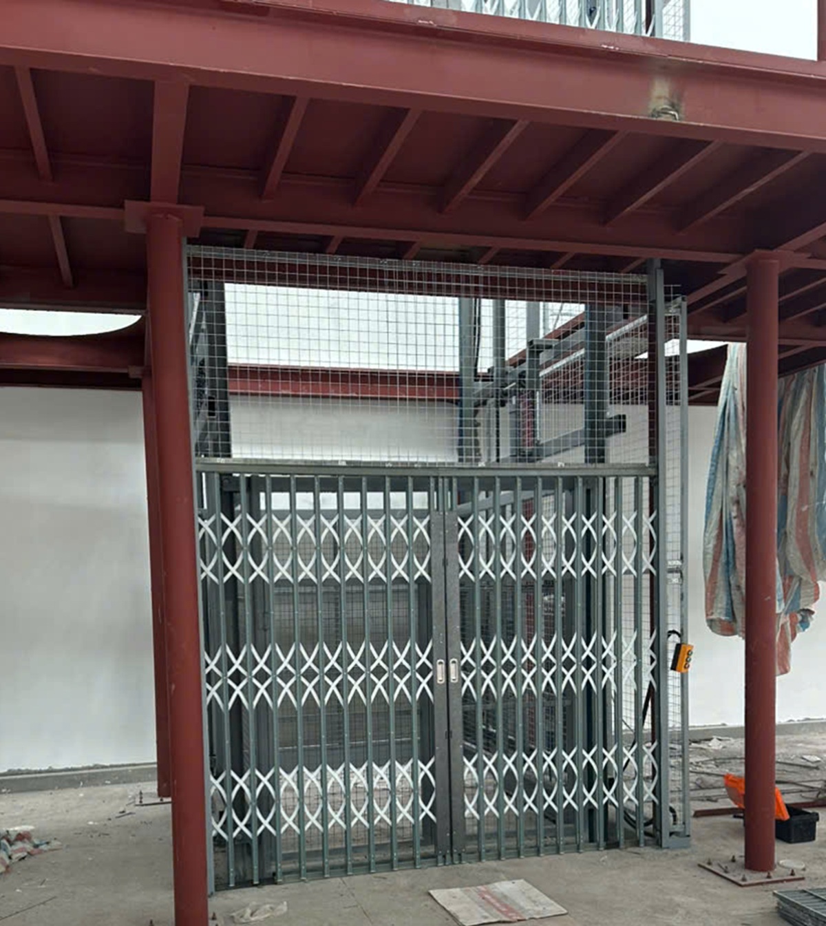 báo giá thang nâng hàng thủy lực 1 tấn cho nhà xưởng tại bắc ninh